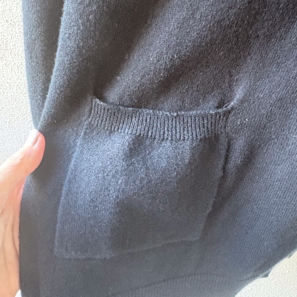 Lisa Todd Black Cream Long Sleeve V-Neck Sweater Cashmere Cotton Blend Pocket - Picture 6 of 12